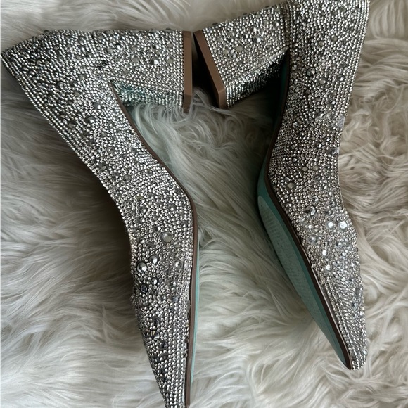 Betsy Johnson silver block heels. - Picture 5 of 11